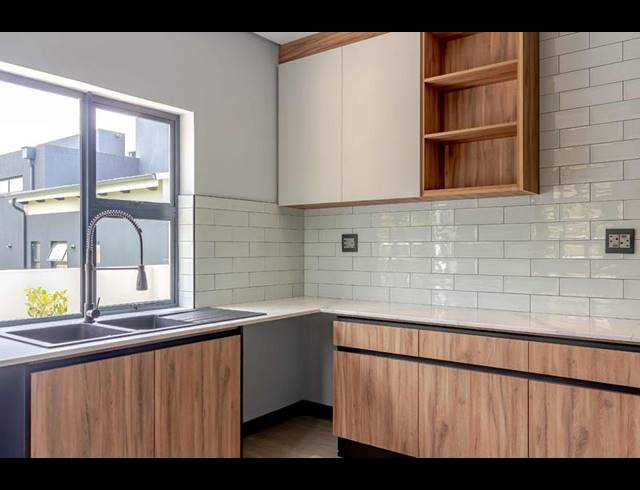 5 BEDROOM PROPERTY TO RENT IN COPPERLEAF ESTATE